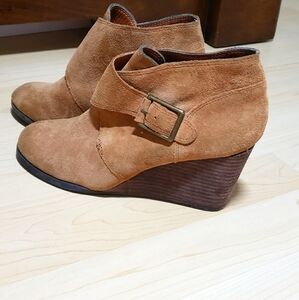 Lucky Brand LP Sumarah Suede Ankle Booties